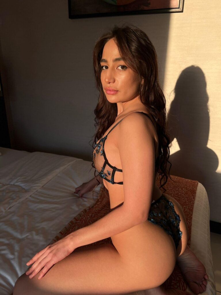 Busty Escort Girl Karachi